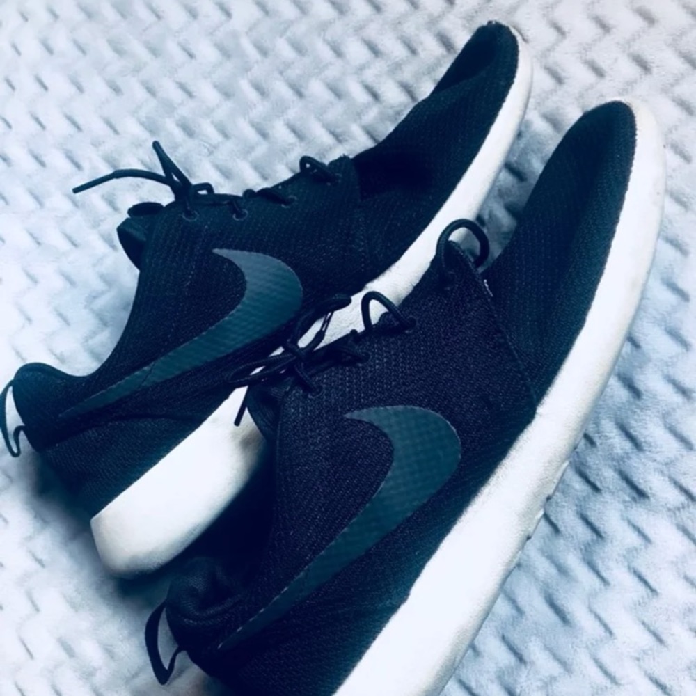 Nike Men’s Roshe Run Size 13